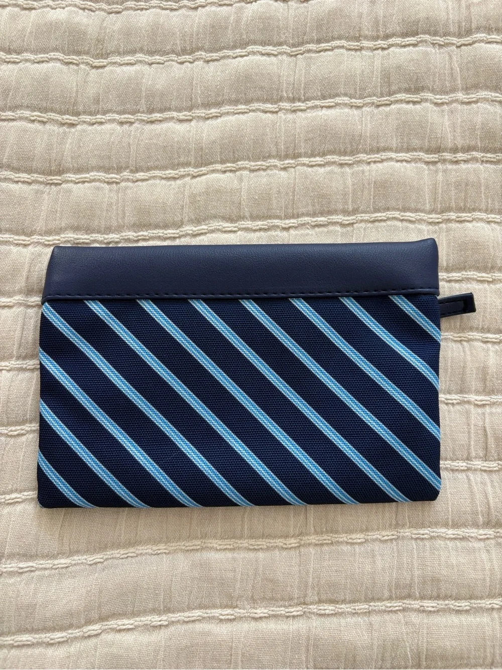 Brooks Brothers x United Airlines Toiletry Bag Blue Stripes Travel Accessory